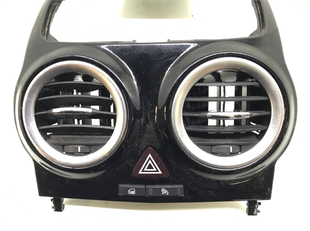 Дефлектор обдува салона бу для Opel Corsa D 1.4 i, 2007 г. Дефлектор обдува салона бу для Opel Corsa D 1.4 i, 2007 г.