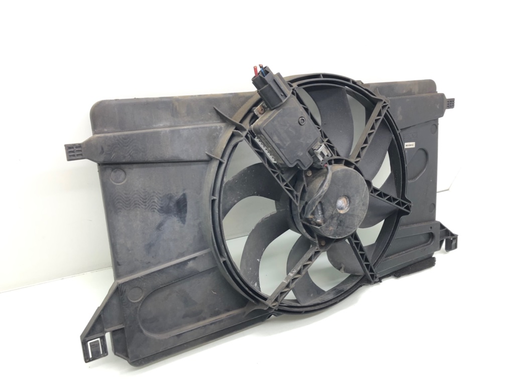 Вентилятор радиатора бу для Ford Focus 2 1.6 i, 2007 г. Вентилятор радиатора бу для Ford Focus 2 1.6 i, 2007 г.