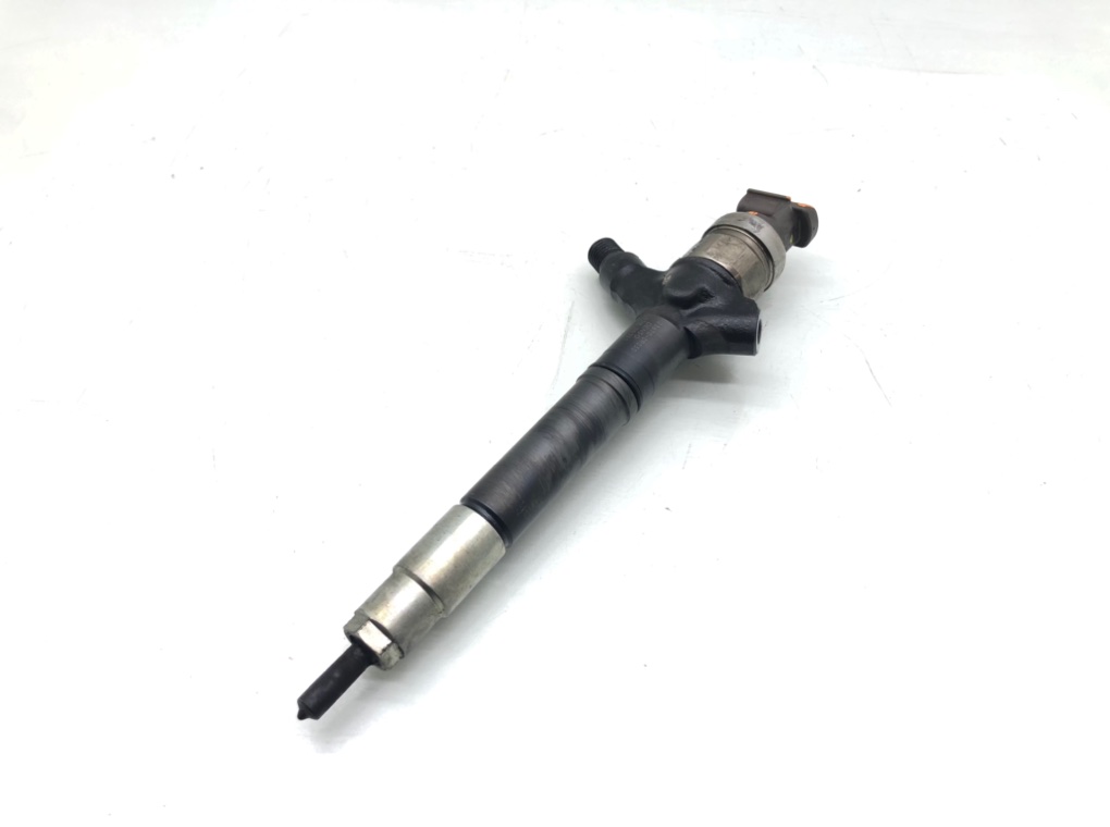 Форсунка бу для Toyota Avensis  2.0 D-4D,  2006 г.
