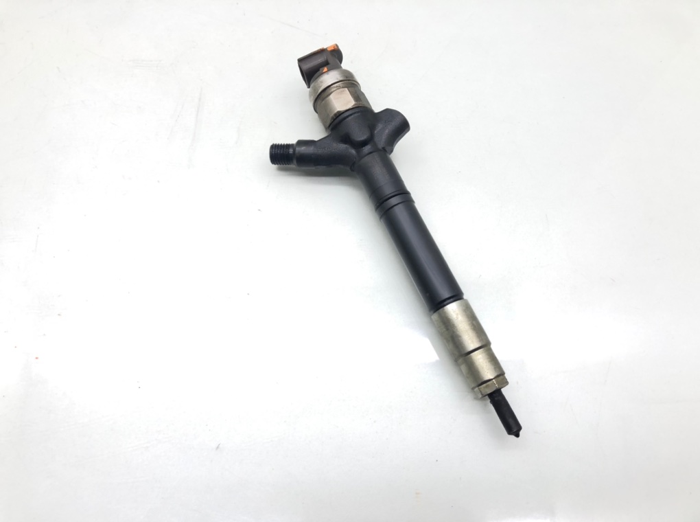 Форсунка бу для Toyota Avensis 2.0 D-4D, 2006 г. Форсунка бу для Toyota Avensis 2.0 D-4D, 2006 г.