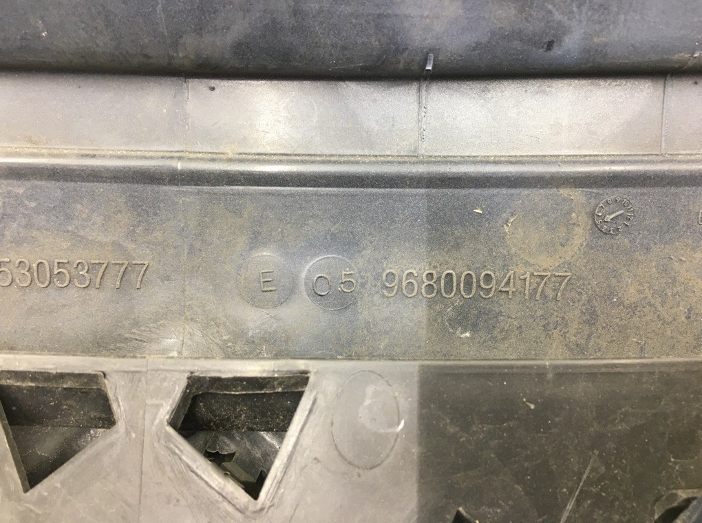 Решетка радиатора бу для Citroen C3  1.6 i,  2009 г.