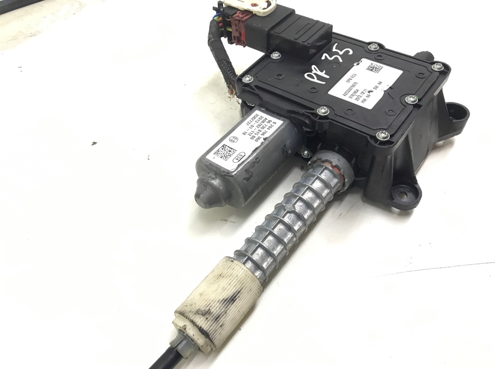 Электроручник бу для Peugeot 5008  1.6 HDi,  2013 г.