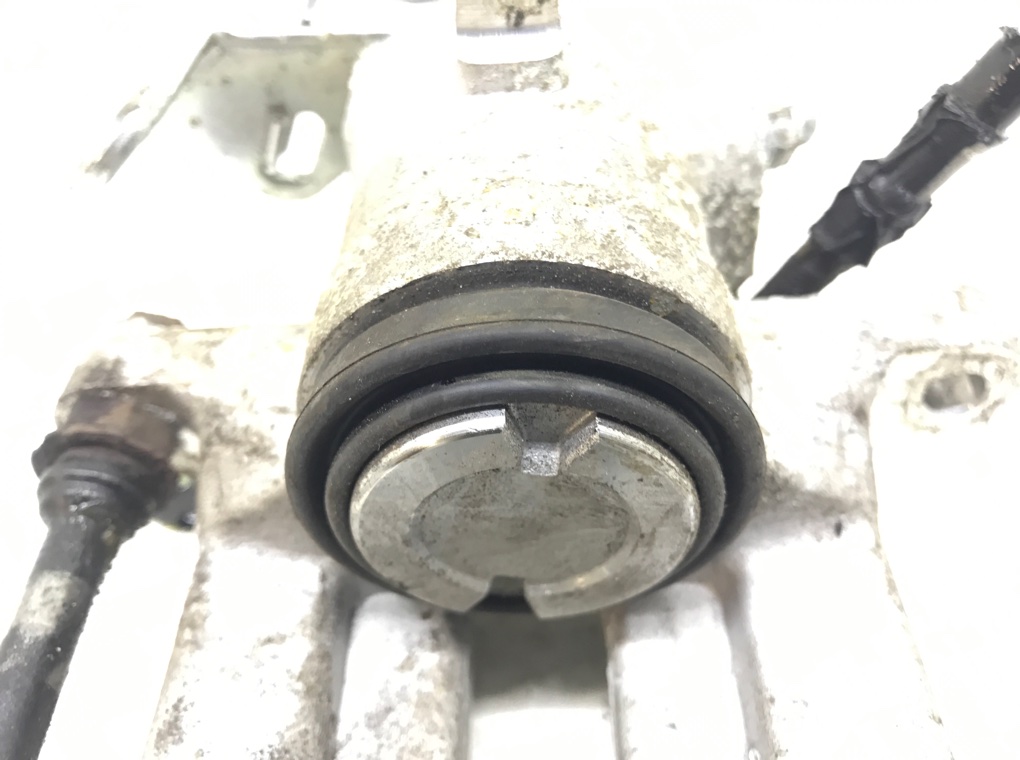 Суппорт задний левый бу для Seat Leon  1.6 i,  2003 г.