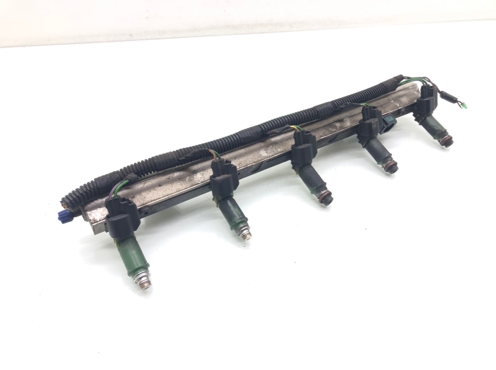 Топливная рампа бу для Volvo V70 2.4 i, 2002 г. Топливная рампа бу для Volvo V70 2.4 i, 2002 г.