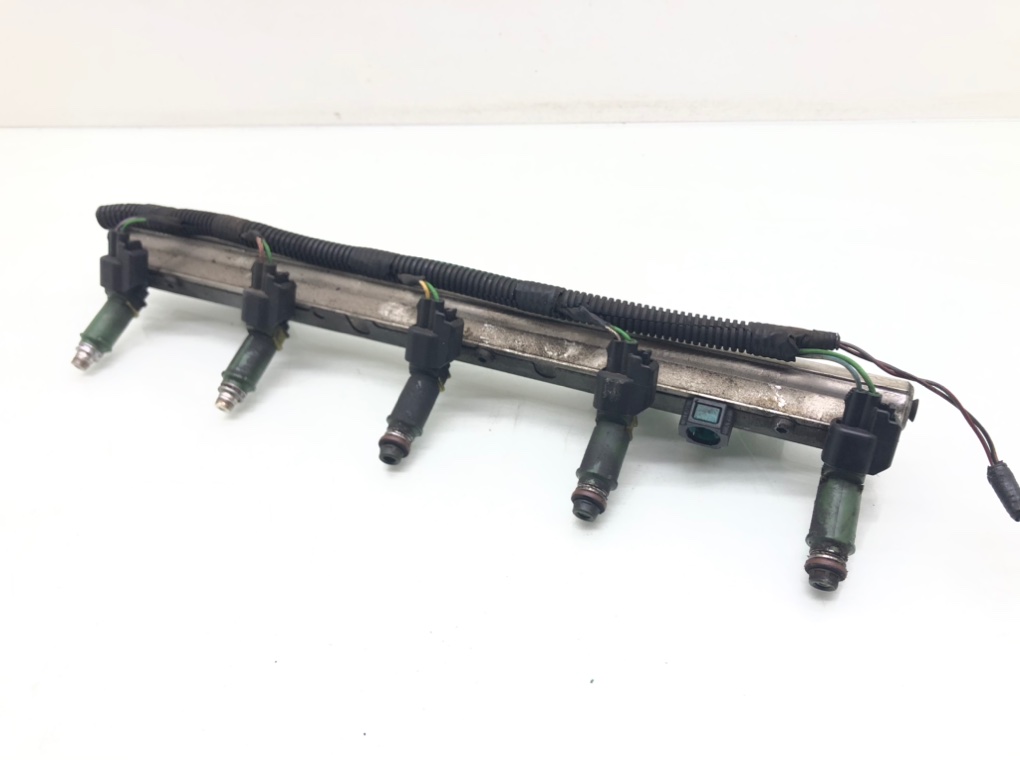 Топливная рампа бу для Volvo V70 2.4 i, 2002 г. Топливная рампа бу для Volvo V70 2.4 i, 2002 г.