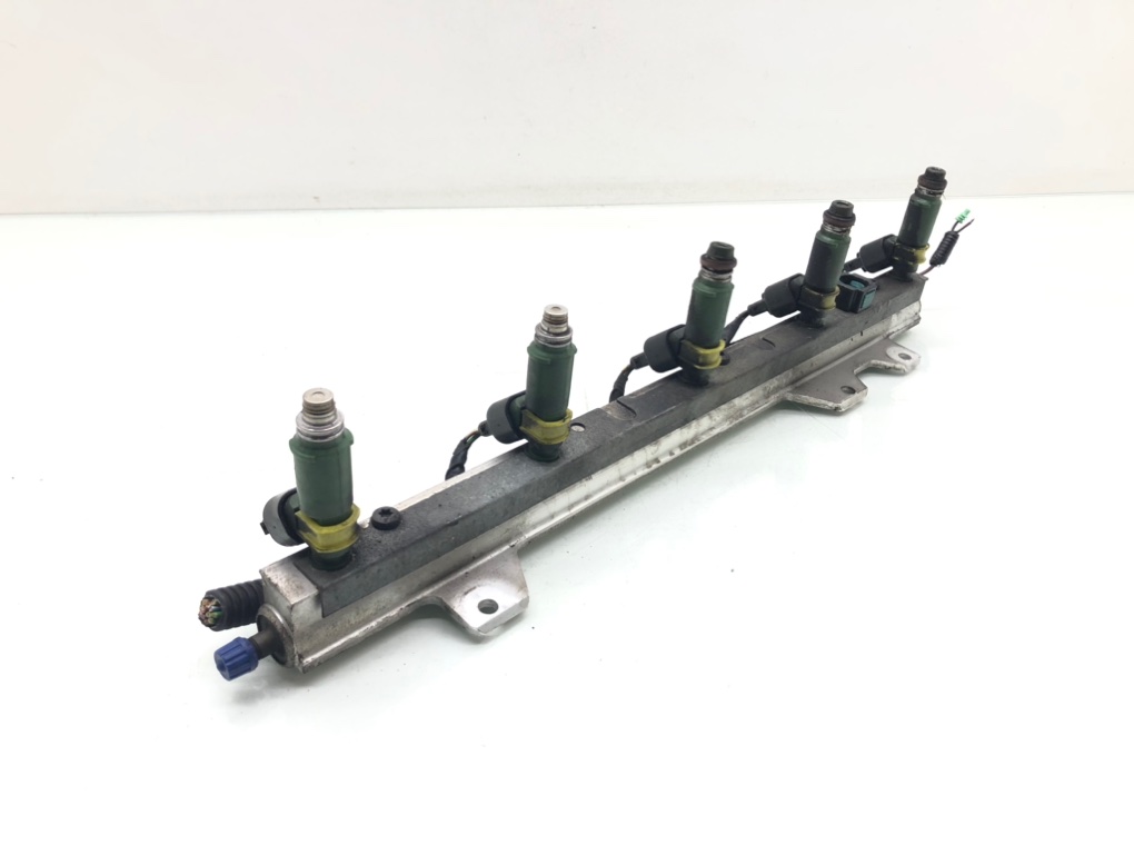 Топливная рампа бу для Volvo V70 2.4 i, 2002 г. Топливная рампа бу для Volvo V70 2.4 i, 2002 г.