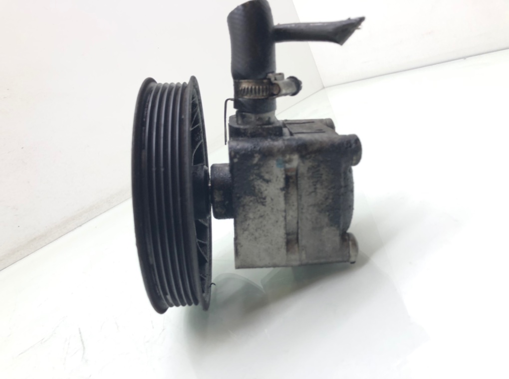 Насос гидроусилителя руля бу для Volvo V70  2.4 i,  2002 г.