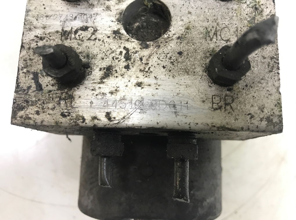 Блок ABS бу для Toyota Yaris P1 1.0 i,  2004 г.