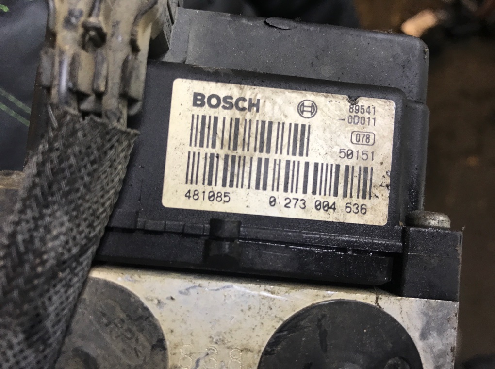 Блок ABS бу для Toyota Yaris P1 1.0 i,  2004 г.