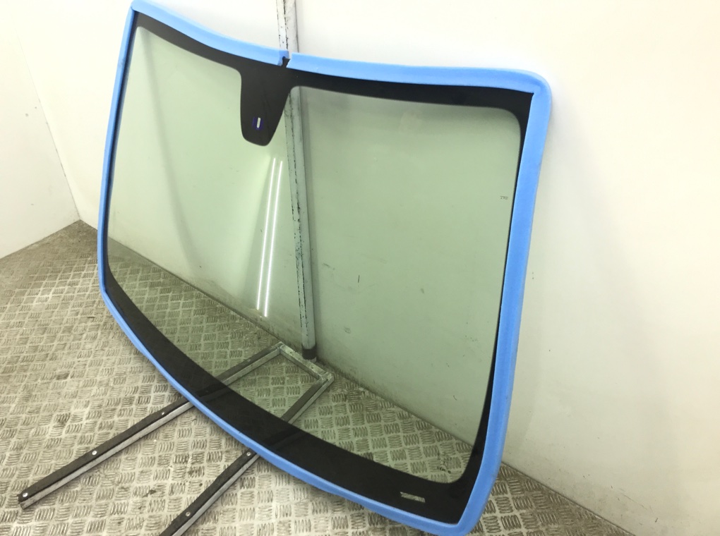 Стекло лобовое бу для Mercedes B W246 1.6 i,  2014 г.