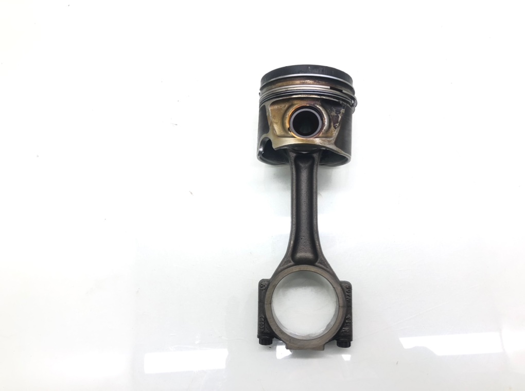 Поршень бу для Audi A4 B7 2.0 TDi, 2006 г.