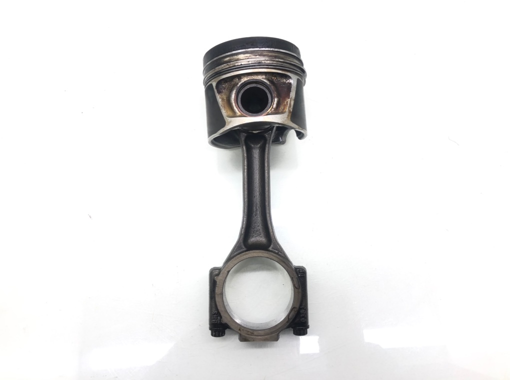 Поршень бу для Audi A4 B7 2.0 TDi, 2006 г.