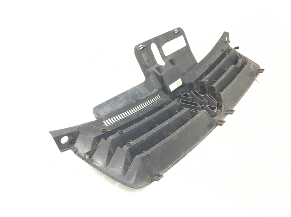 Решетка радиатора бу для Volkswagen Polo 4 1.9 SDi, 2004 г. Решетка радиатора бу для Volkswagen Polo 4 1.9 SDi, 2004 г.