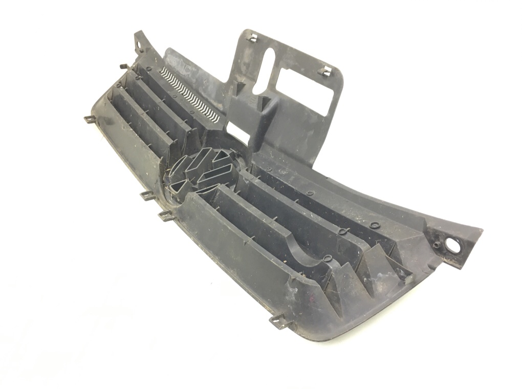 Решетка радиатора бу для Volkswagen Polo 4 1.9 SDi, 2004 г. Решетка радиатора бу для Volkswagen Polo 4 1.9 SDi, 2004 г.