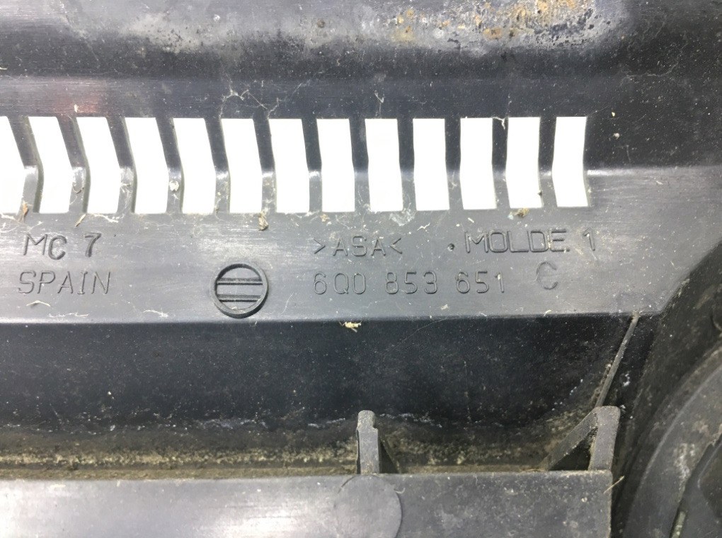 Решетка радиатора бу для Volkswagen Polo 4 1.9 SDi, 2004 г. Решетка радиатора бу для Volkswagen Polo 4 1.9 SDi, 2004 г.