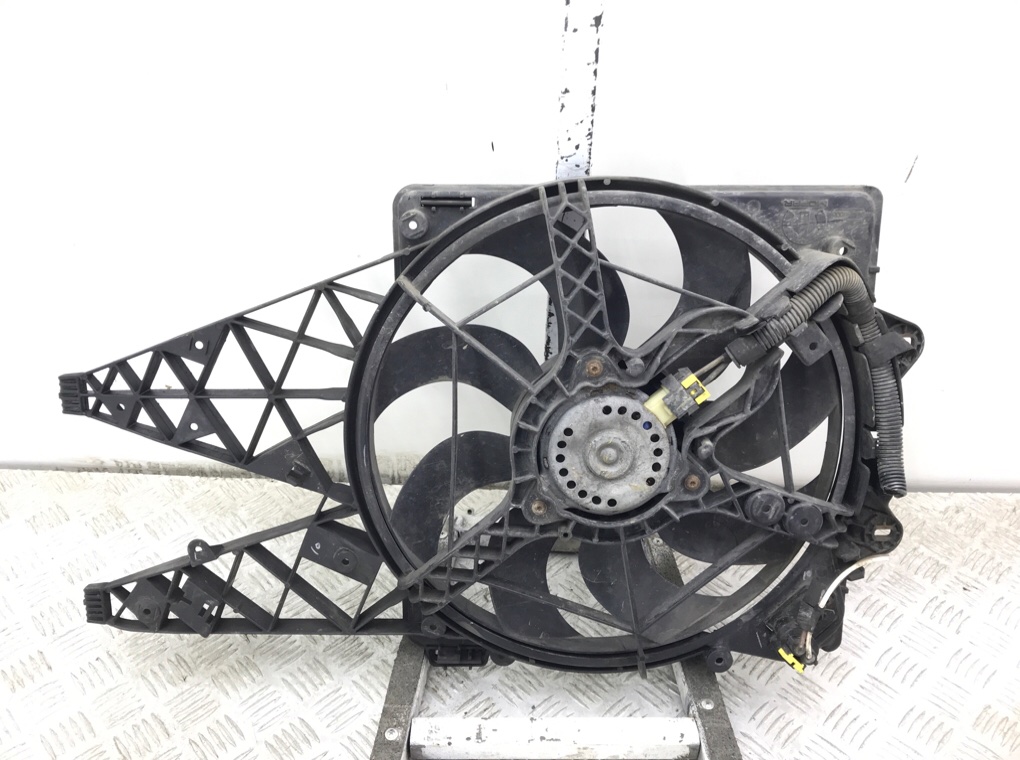 Вентилятор радиатора бу для Fiat Doblo 2 1.3 JTD, 2015 г.