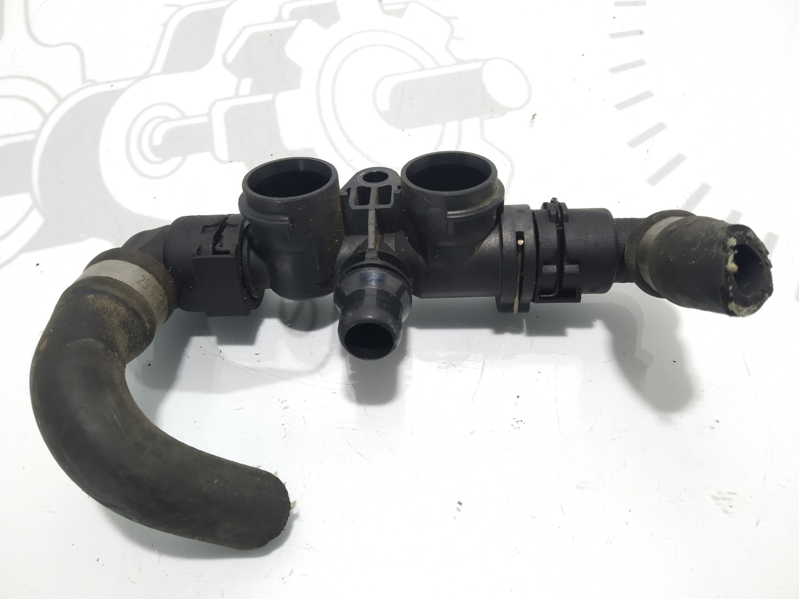 Корпус термостата бу для BMW X5 E53 4.8 i,  2005 г.