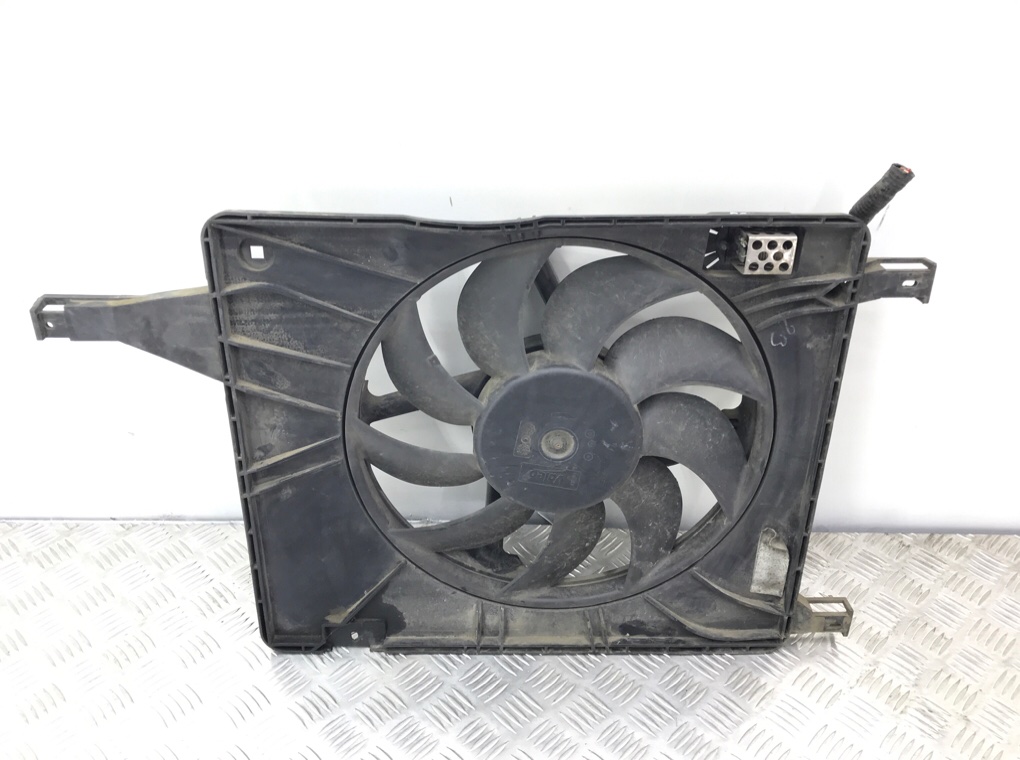 Вентилятор радиатора бу для Nissan Qashqai+2  2.0 DCi,  2009 г.