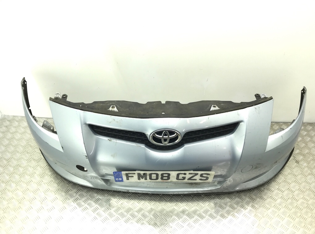 Бампер передний бу для Toyota Auris 1.6 i, 2008 г. Бампер передний бу для Toyota Auris 1.6 i, 2008 г.