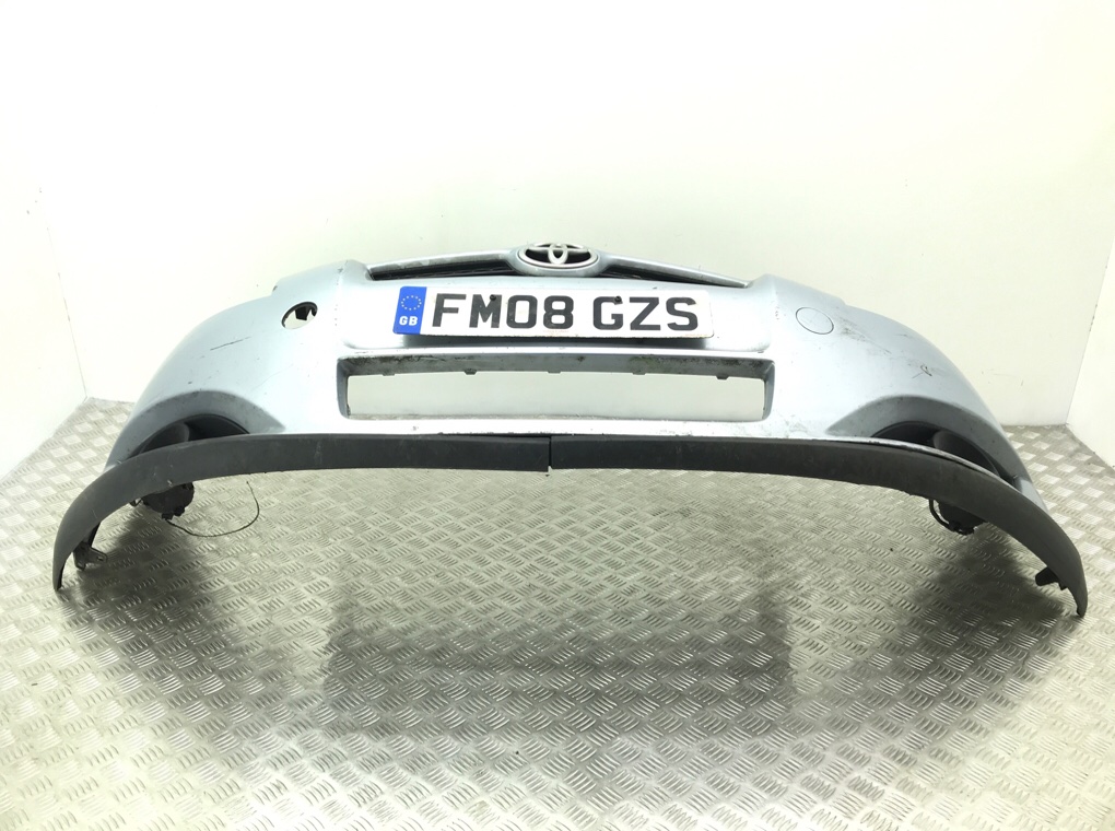 Бампер передний бу для Toyota Auris 1.6 i, 2008 г. Бампер передний бу для Toyota Auris 1.6 i, 2008 г.