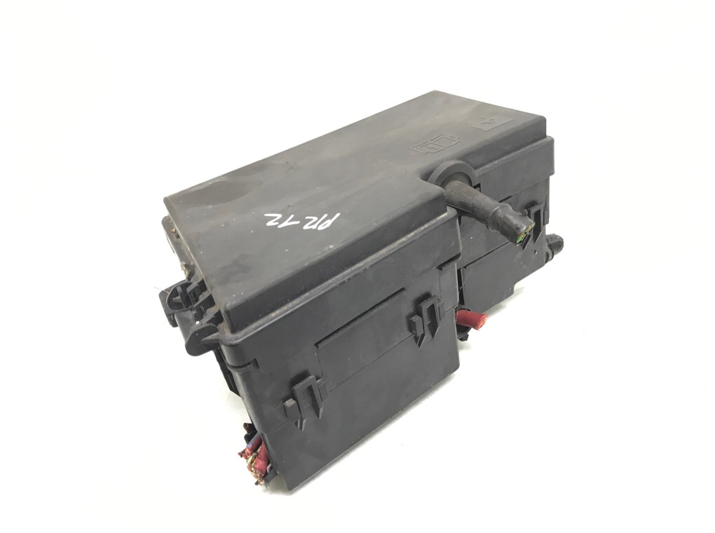 Блок предохранителей бу для Volvo S40  1.6 TD,  2005 г.