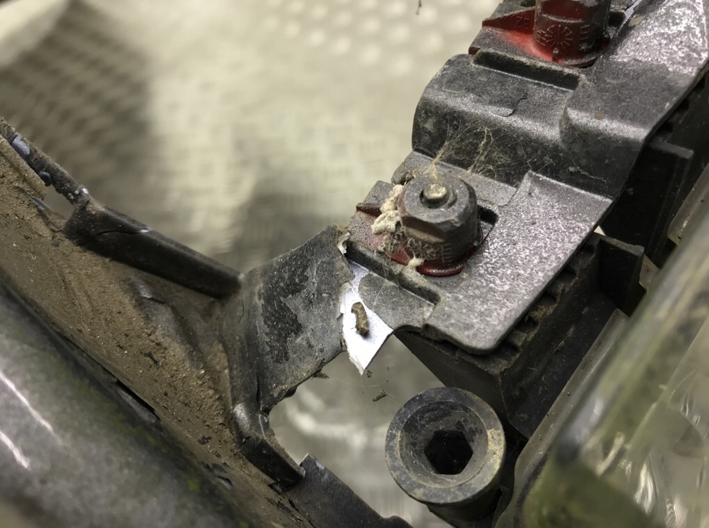 Бампер передний бу для Opel Insignia 2.0 CDTi, 2010 г. Бампер передний бу для Opel Insignia 2.0 CDTi, 2010 г.