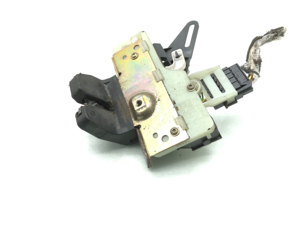 Замок багажника бу для Volvo V70 2.4 D5, 2001 г. Замок багажника бу для Volvo V70 2.4 D5, 2001 г.