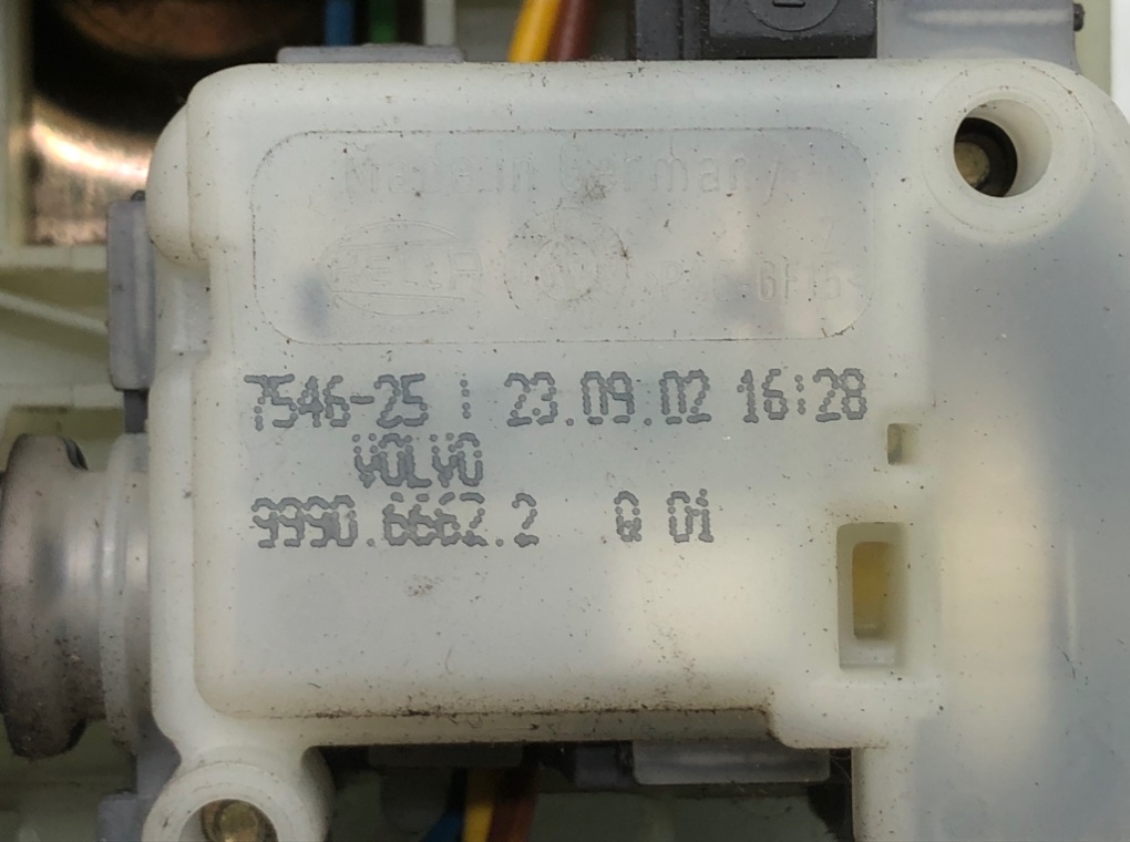 Замок багажника бу для Volvo V70 2.4 D5, 2001 г. Замок багажника бу для Volvo V70 2.4 D5, 2001 г.