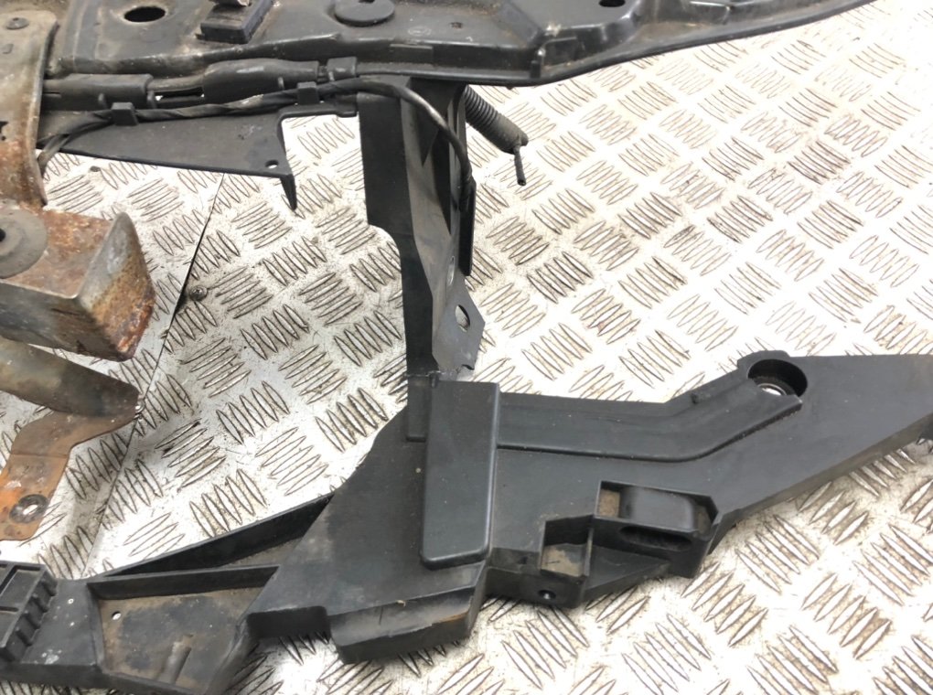 Панель передняя (телевизор) бу для Renault Laguna 3 2.0 i,  2008 г.