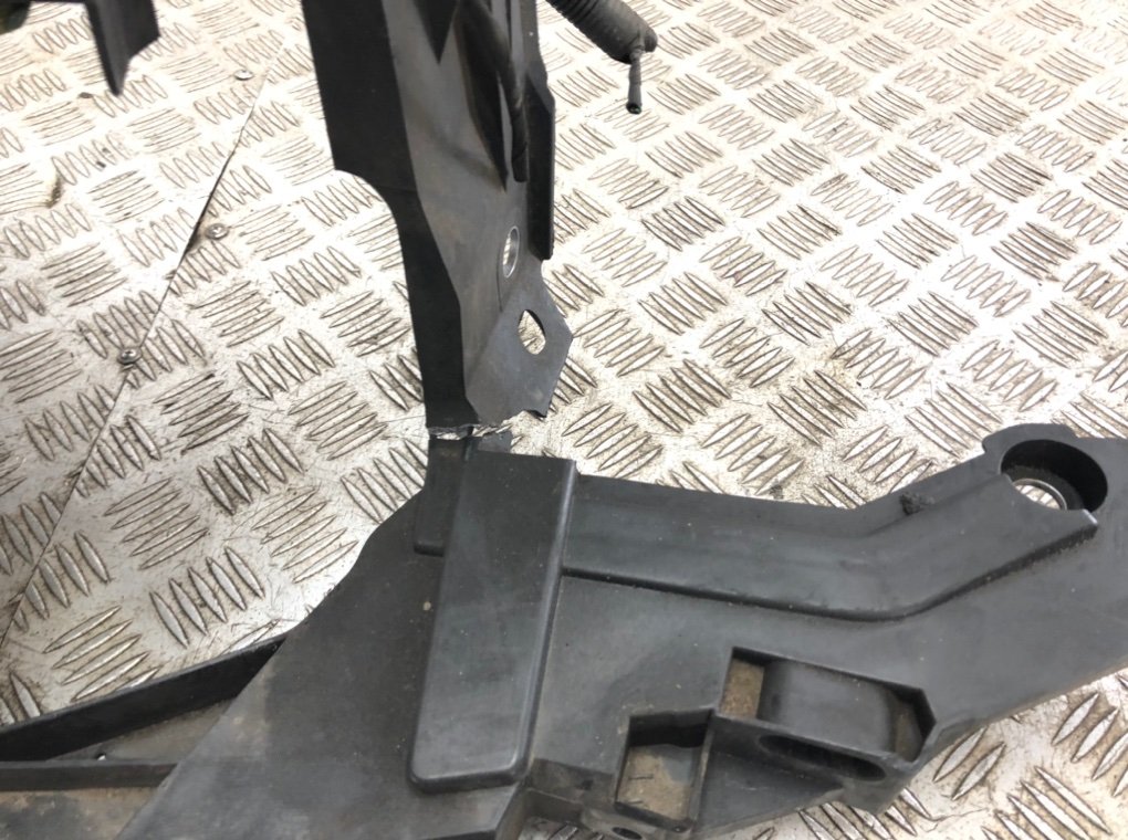 Панель передняя (телевизор) бу для Renault Laguna 3 2.0 i,  2008 г.