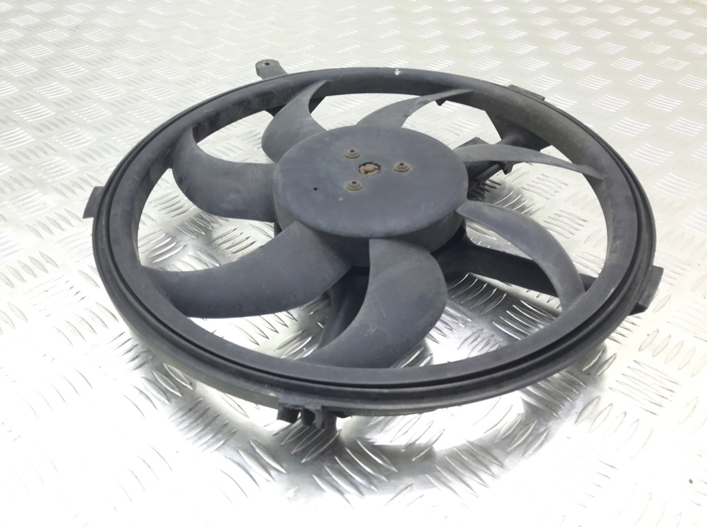 Вентилятор радиатора бу для Mini One R56 1.4 i, 2008 г. Вентилятор радиатора бу для Mini One R56 1.4 i, 2008 г.