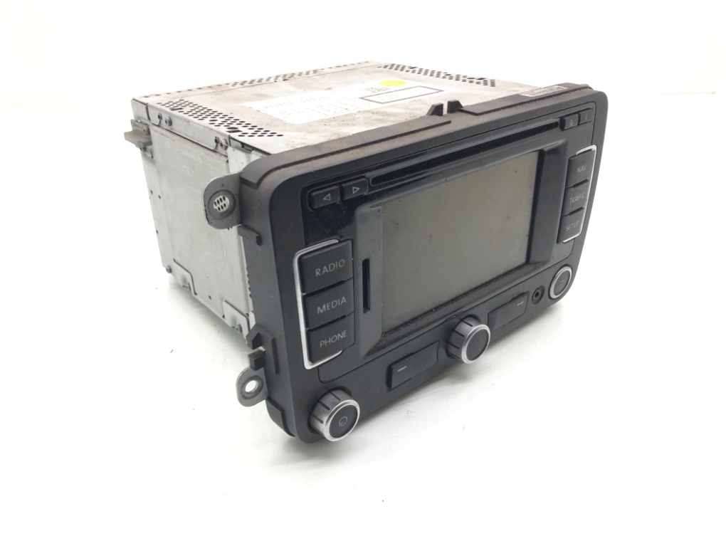 Магнитола бу для Volkswagen Passat B6 2.0 TDi, 2010 г. Магнитола бу для Volkswagen Passat B6 2.0 TDi, 2010 г.