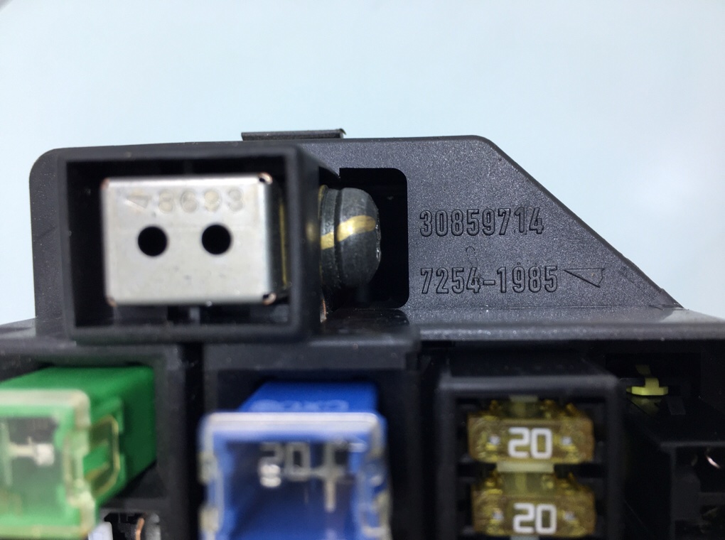 Блок предохранителей бу для Volvo S40  2.0 Ti,  2003 г.