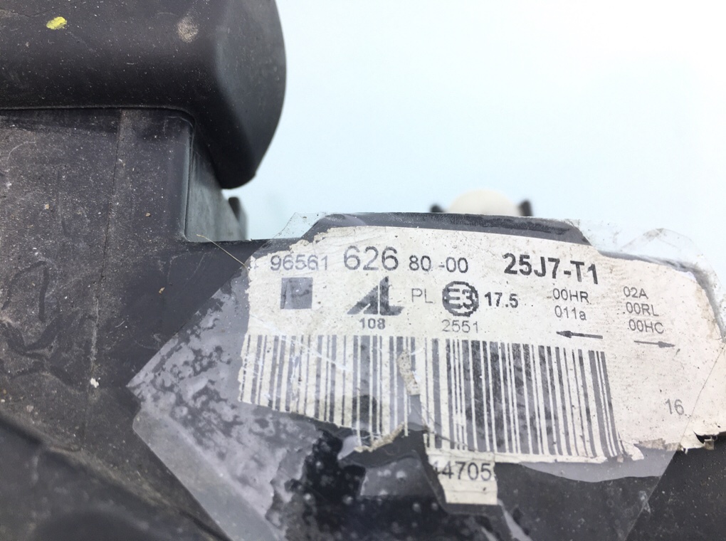 Фара правая бу для Peugeot 308 T7 1.6 HDi,  2008 г.