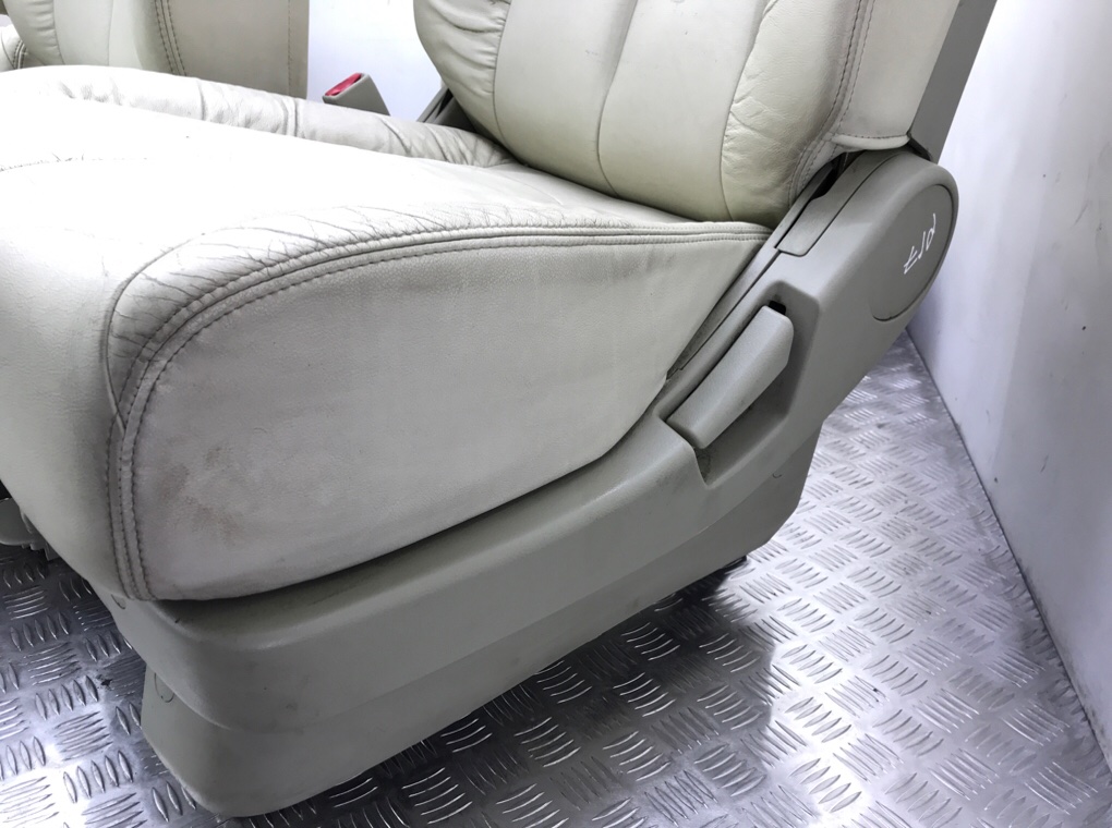 Салон (комплект сидений) бу для Nissan Elgrand  3.5 i,  2003 г.