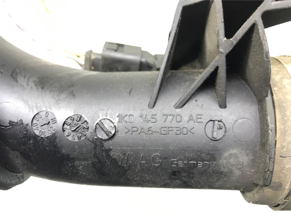 Патрубок интеркулера бу для Seat Altea  1.6 TDi,  2010 г.
