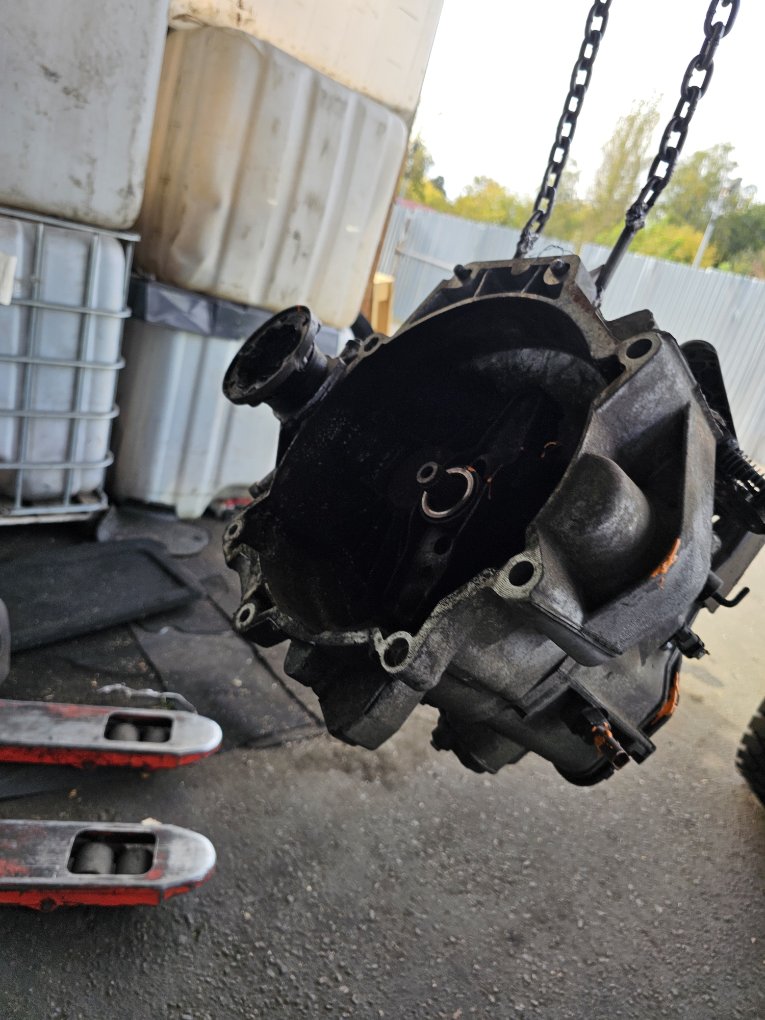 КПП механическая (МКПП) бу для Seat Ibiza 4 1.2 TSI, 2011 г. КПП механическая (МКПП) бу для Seat Ibiza 4 1.2 TSI, 2011 г.