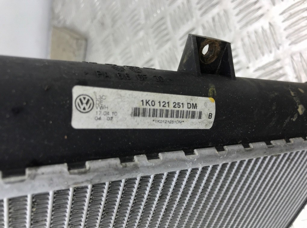 Радиатор (основной) бу для Volkswagen Scirocco  2.0 TDi,  2010 г.