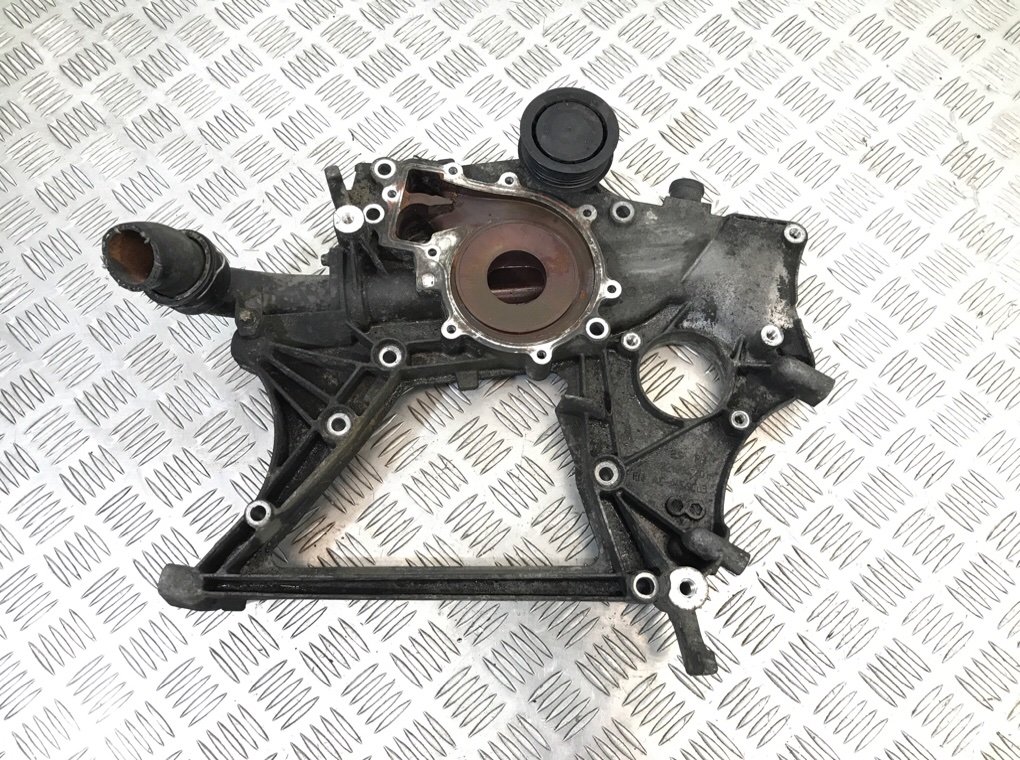 Крышка двигателя передняя бу для Mercedes Sprinter 2.2 CDi, 2010 г.