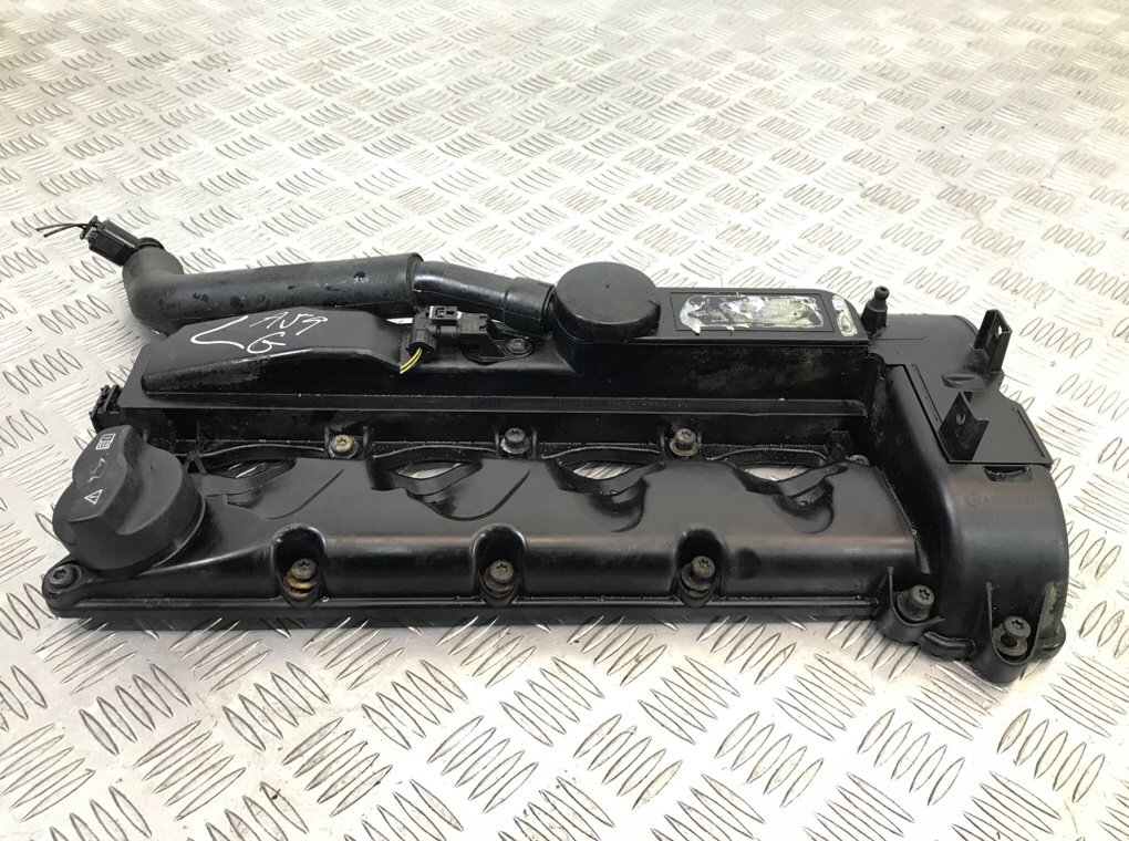 Клапанная крышка бу для Mercedes Sprinter  2.2 CDi,  2010 г.