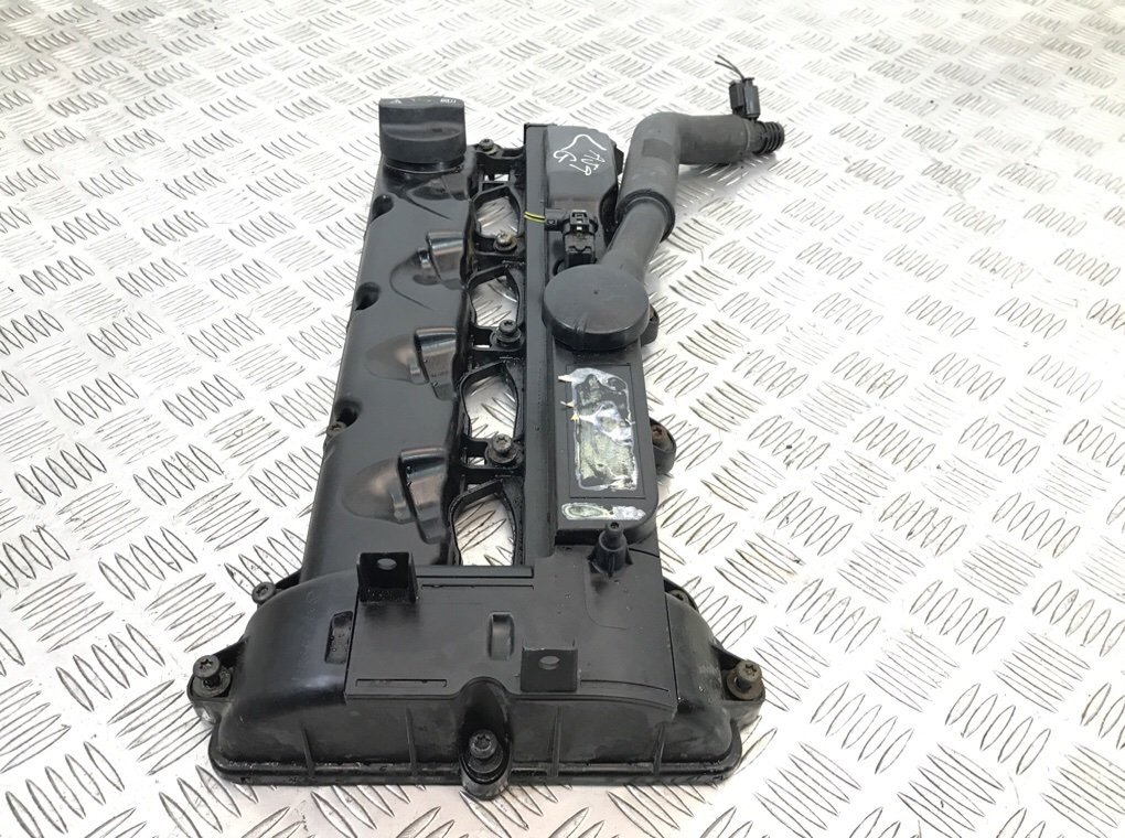 Клапанная крышка бу для Mercedes Sprinter  2.2 CDi,  2010 г.