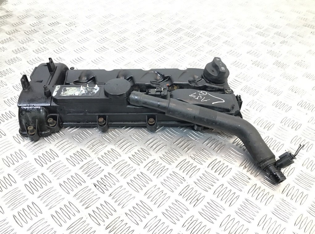 Клапанная крышка бу для Mercedes Sprinter  2.2 CDi,  2010 г.