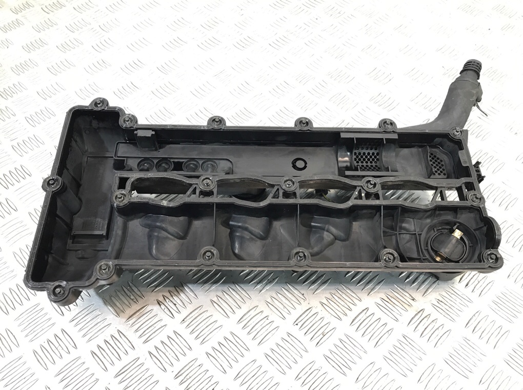 Клапанная крышка бу для Mercedes Sprinter  2.2 CDi,  2010 г.