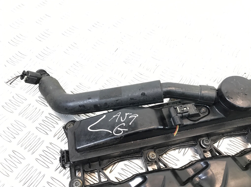 Клапанная крышка бу для Mercedes Sprinter  2.2 CDi,  2010 г.