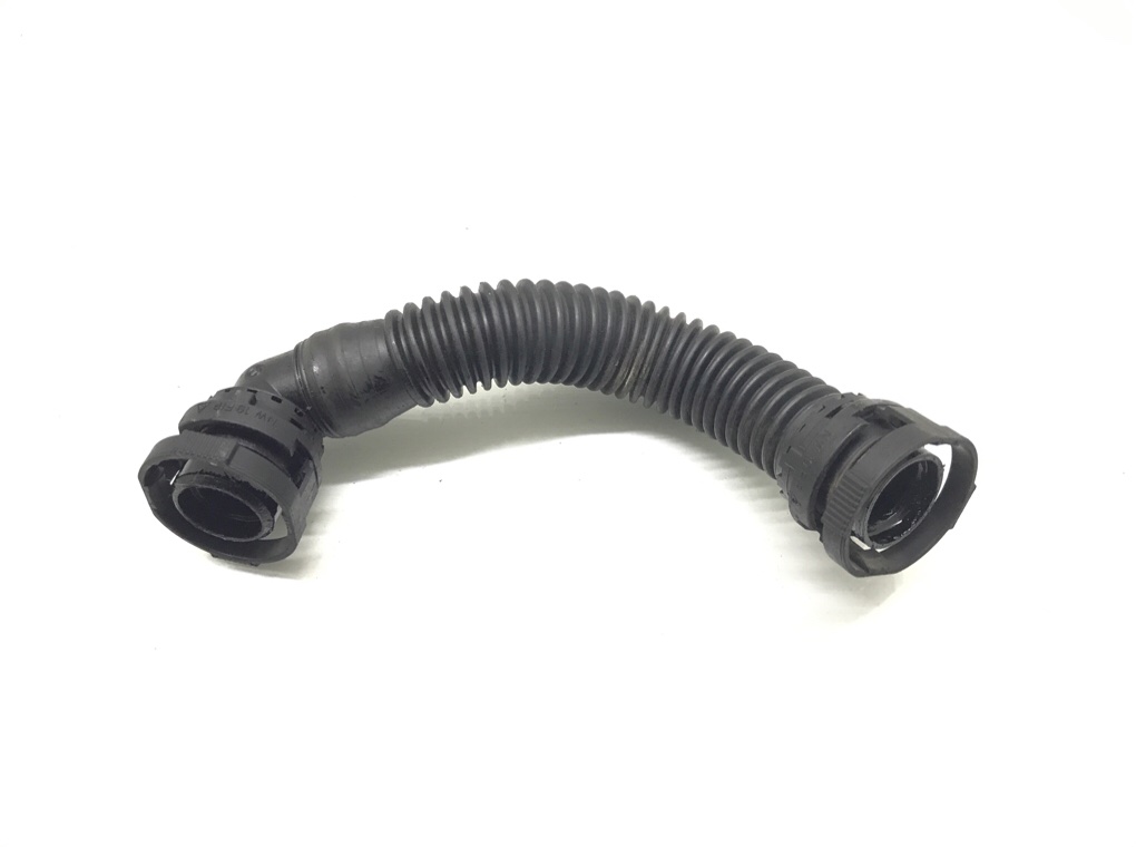 Патрубок вентиляции картера бу для Volkswagen Passat B8 1.6 TDi, 2016 г.