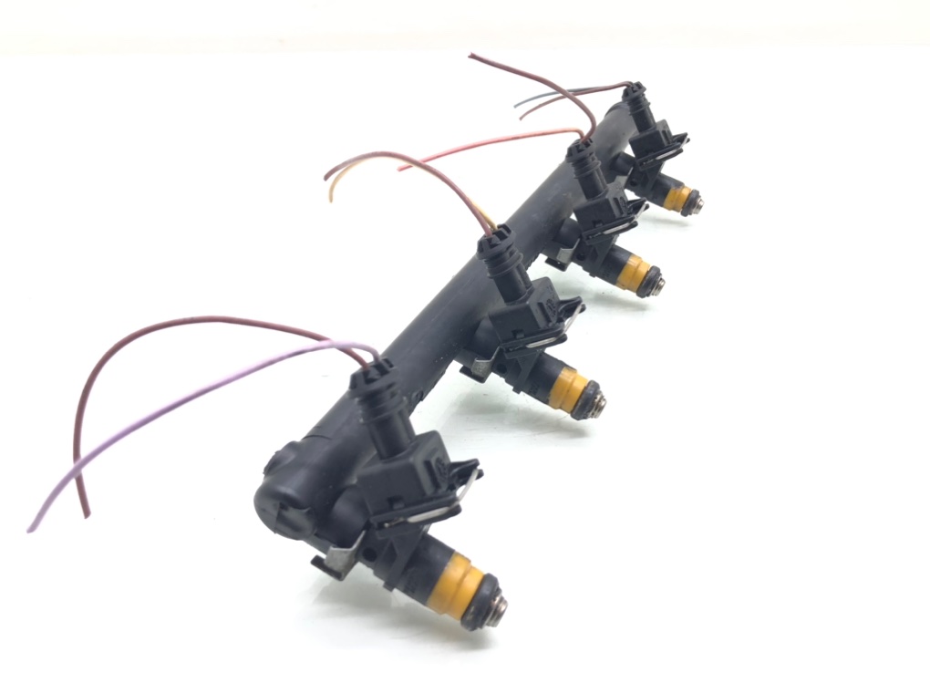 Топливная рампа бу для Renault Clio 2 1.4 i,  2003 г.