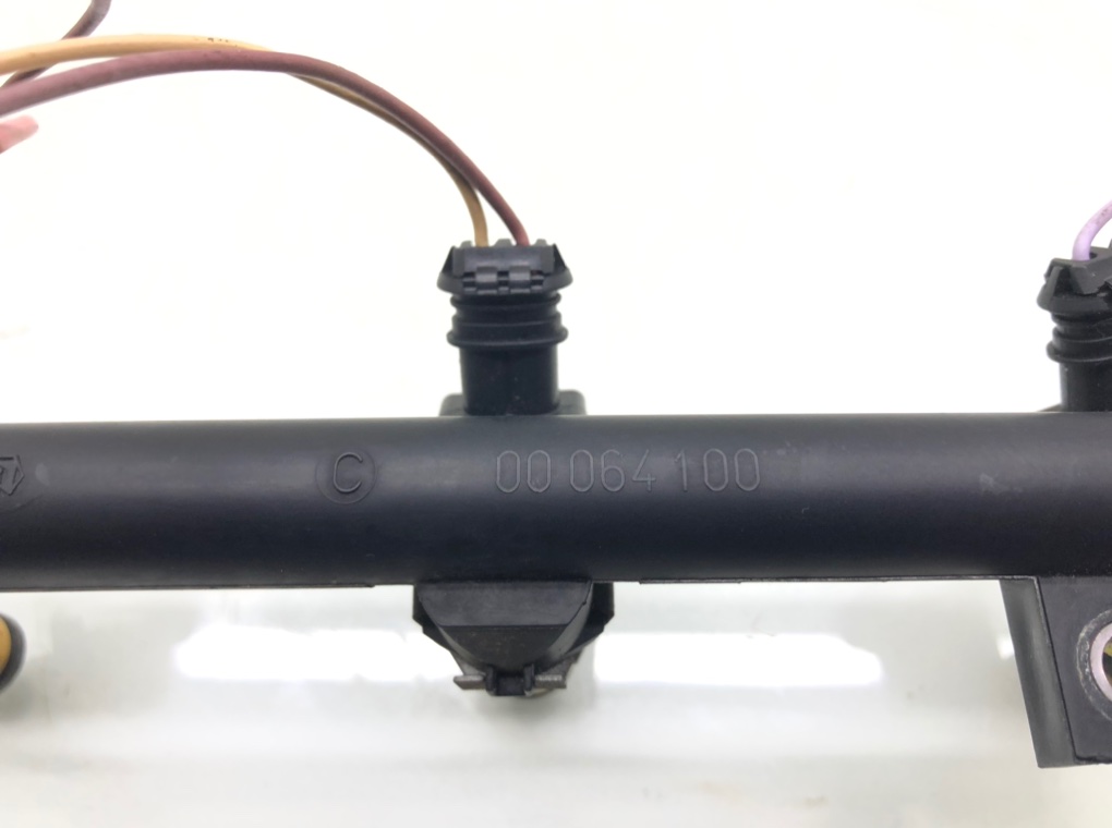 Топливная рампа бу для Renault Clio 2 1.4 i,  2003 г.