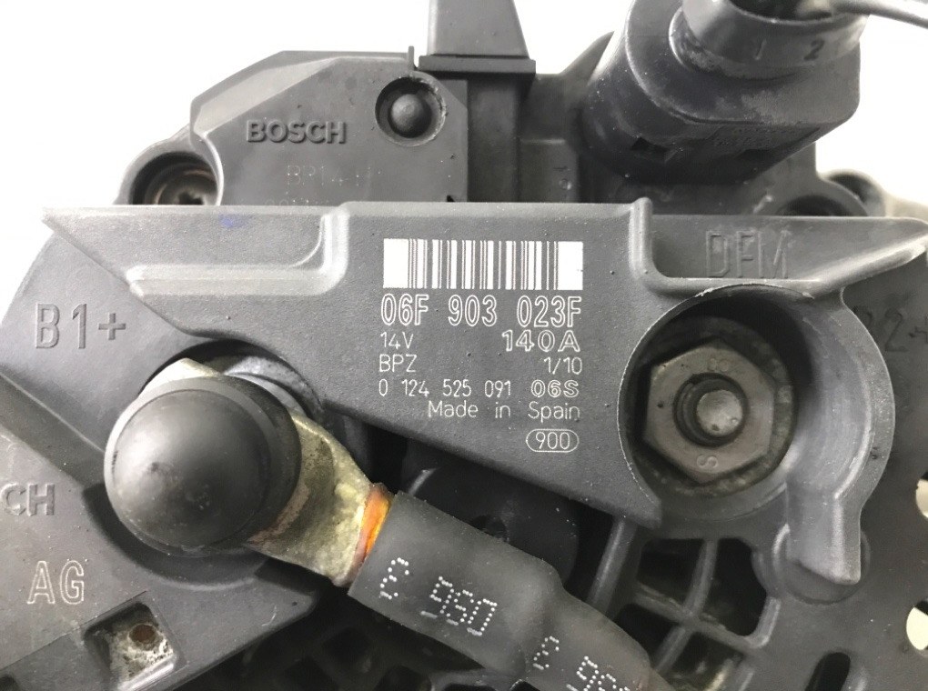 Генератор бу для Volkswagen Golf 6 1.6 TDi,  2010 г.