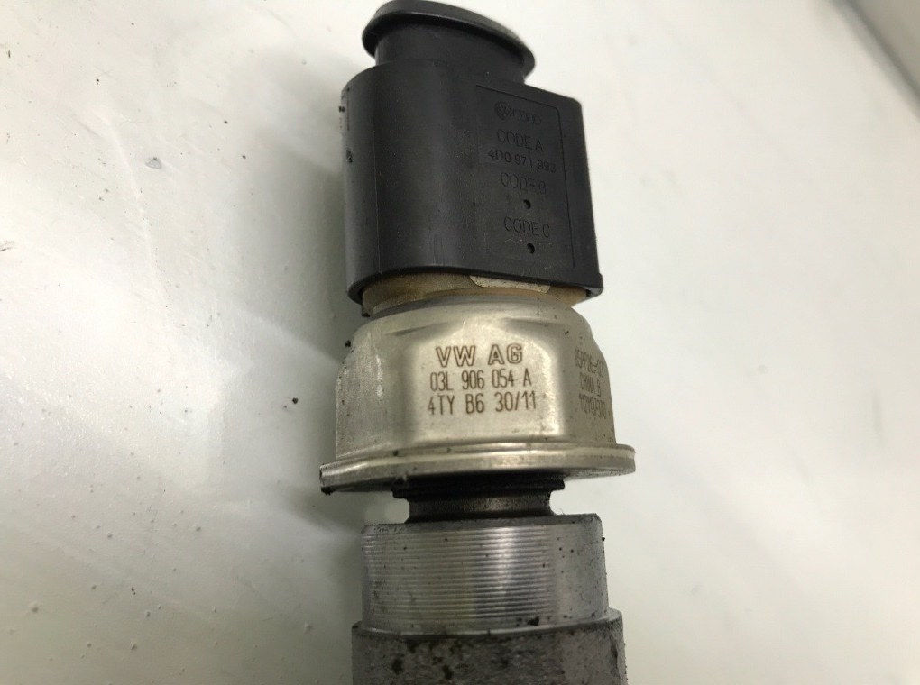 Топливная рампа бу для Skoda Superb  1.6 TDi,  2011 г.