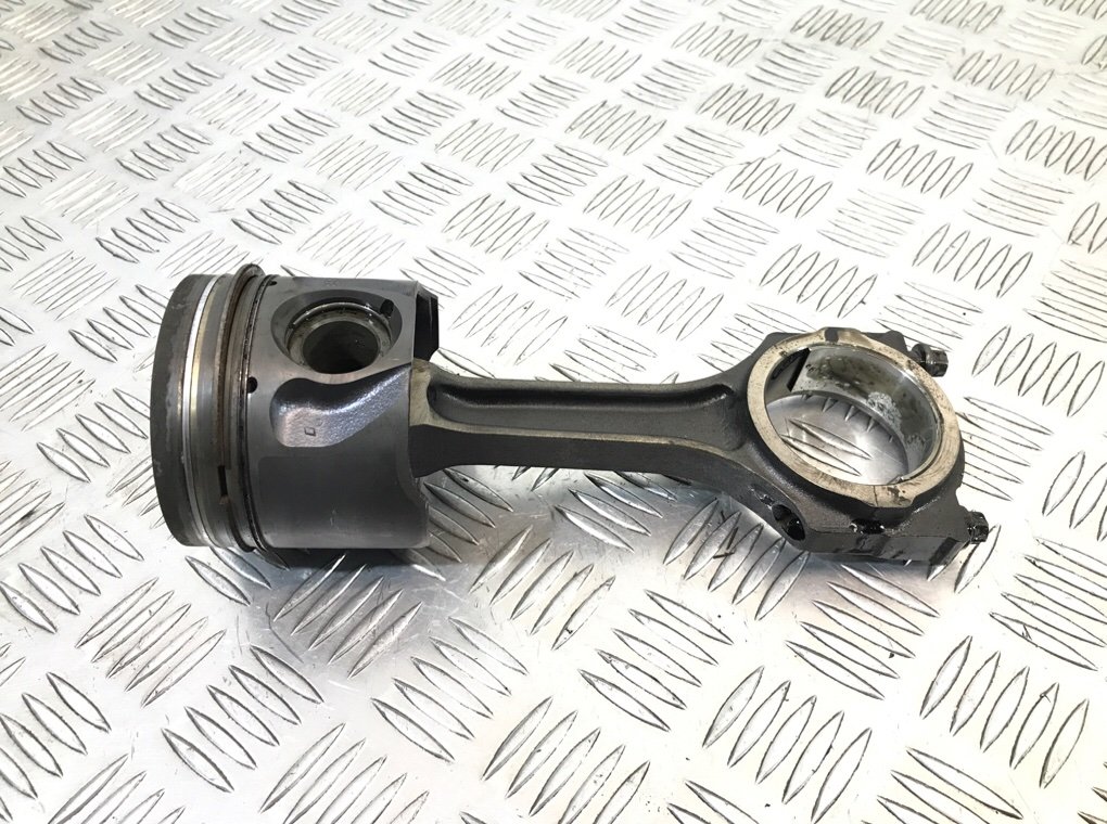 Поршень бу для Ford Mondeo 3 2.0 TDCi, 2006 г.